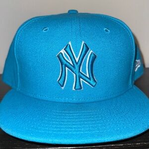 New Era 59fifty 7 7/8 Baby Blue Cap with Embroidered New York Yankees MLB Logo
